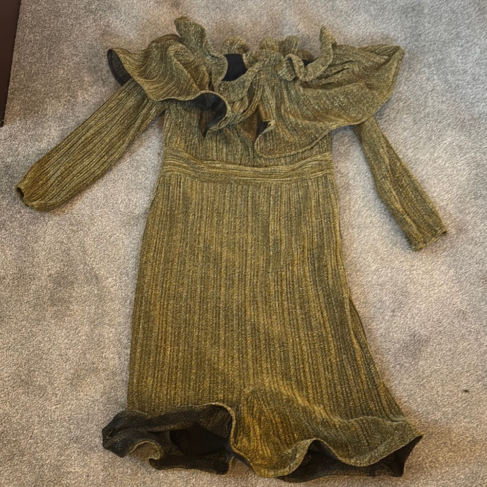 Elegant Green Ruffled Cocktail Dress with Long Bishop Sleeves